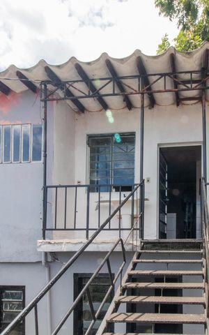 Casa à venda com 298m², 6 quartos e 4 vagasFachada - Casa 4