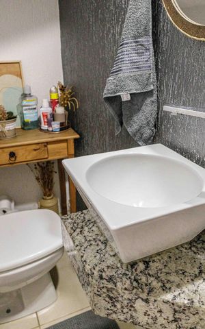 Casa de condomínio à venda com 94m², 3 quartos e 2 vagasLavabo