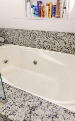 Casa de condomínio à venda com 94m², 3 quartos e 2 vagasBanheiro da Suíte