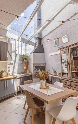 Casa de condomínio à venda com 94m², 3 quartos e 2 vagasÁrea de Serviço