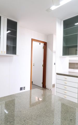 Apartamento para alugar com 300m², 3 quartos e 2 vagasCozinha