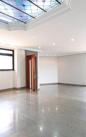 Apartamento para alugar com 300m², 3 quartos e 2 vagasSala