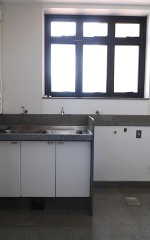 Apartamento para alugar com 300m², 3 quartos e 2 vagasÁrea de Serviço