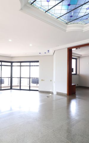 Apartamento para alugar com 300m², 3 quartos e 2 vagasSala