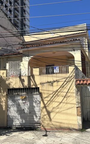 Casa à venda com 271m², 5 quartos e 1 vagaFachada + plaquinha