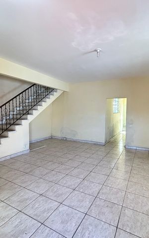 Casa à venda com 271m², 5 quartos e 1 vagaSala