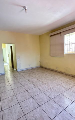 Casa à venda com 271m², 5 quartos e 1 vagaSala
