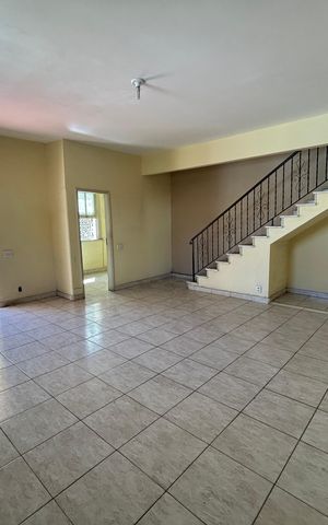 Casa à venda com 271m², 5 quartos e 1 vagaSala