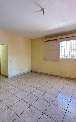 Casa à venda com 271m², 5 quartos e 1 vagaSala