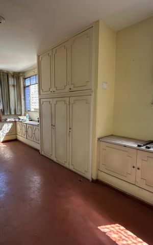 Casa à venda com 271m², 5 quartos e 1 vagaQuarto