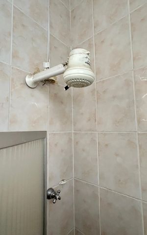 Casa à venda com 271m², 5 quartos e 1 vagaChuveiro da Suíte 2