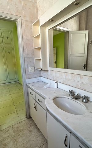 Casa à venda com 271m², 5 quartos e 1 vagaBanheiro da Suíte 2