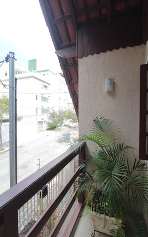 Casa à venda com 360m², 5 quartos e 2 vagasVaranda 1