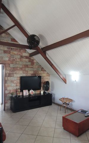 Casa à venda com 360m², 5 quartos e 2 vagasSala de TV