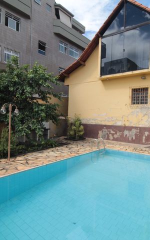 Casa à venda com 360m², 5 quartos e 2 vagasPiscina
