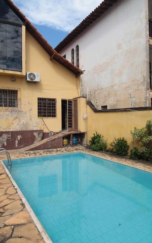 Casa à venda com 360m², 5 quartos e 2 vagasPiscina