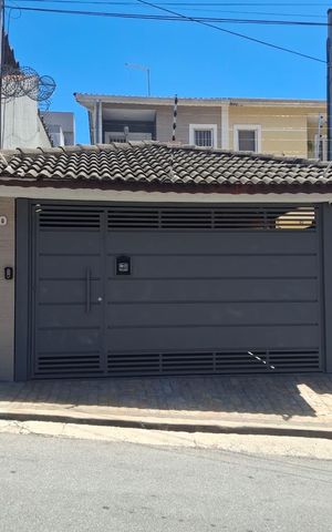 Casa à venda com 150m², 3 quartos e 4 vagas Casa à venda com 150m², 3 quartos e 4 vagasFachada