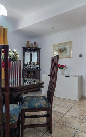 Casa à venda com 143m², 3 quartos e 3 vagas Casa à venda com 143m², 3 quartos e 3 vagasSala de Jantar
