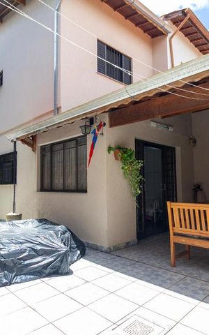 Casa à venda com 143m², 3 quartos e 3 vagas Casa à venda com 143m², 3 quartos e 3 vagasQuintal
