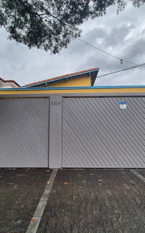 Casa para alugar com 281m², 3 quartos e 5 vagas Casa para alugar com 281m², 3 quartos e 5 vagasFachada