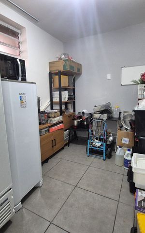 Casa para alugar com 281m², 3 quartos e 5 vagas Casa para alugar com 281m², 3 quartos e 5 vagasQuarto de Serviço