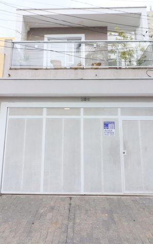 Casa à venda com 230m², 4 quartos e 2 vagasFachada