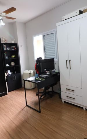 Casa à venda com 230m², 4 quartos e 2 vagasEscritório