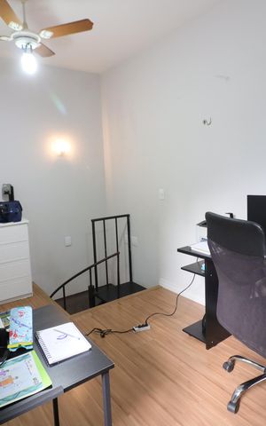 Casa à venda com 230m², 4 quartos e 2 vagasEscritório