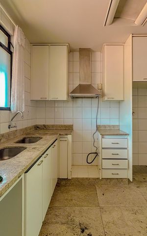 Casa à venda com 300m², 4 quartos e 2 vagas