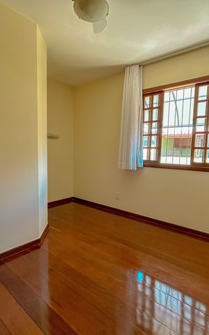 Casa à venda com 300m², 4 quartos e 2 vagas