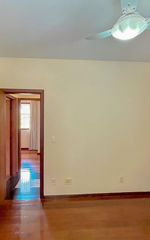 Casa à venda com 300m², 4 quartos e 2 vagas