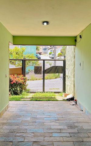 Casa à venda com 300m², 4 quartos e 2 vagas