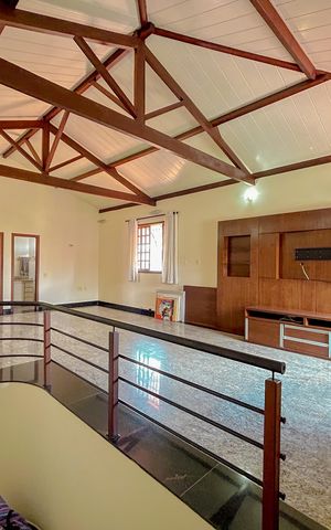 Casa à venda com 300m², 4 quartos e 2 vagas