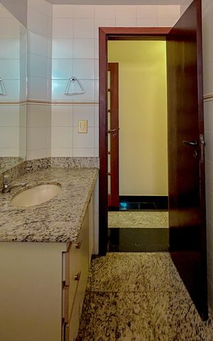 Casa à venda com 300m², 4 quartos e 2 vagas