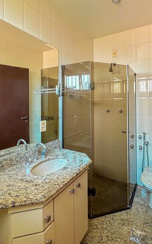 Casa à venda com 300m², 4 quartos e 2 vagas