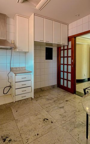 Casa à venda com 300m², 4 quartos e 2 vagas