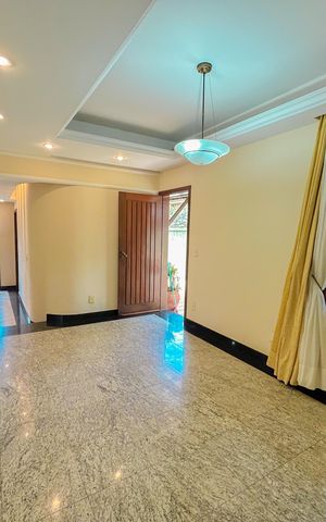 Casa à venda com 300m², 4 quartos e 2 vagas