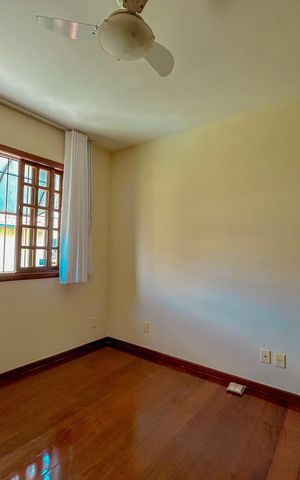 Casa à venda com 300m², 4 quartos e 2 vagas