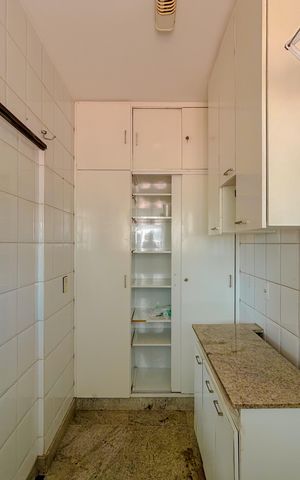 Casa à venda com 300m², 4 quartos e 2 vagas