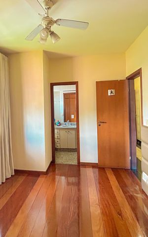 Casa à venda com 300m², 4 quartos e 2 vagas