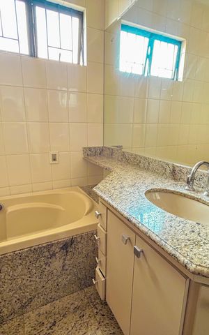 Casa à venda com 300m², 4 quartos e 2 vagas
