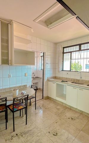 Casa à venda com 300m², 4 quartos e 2 vagas