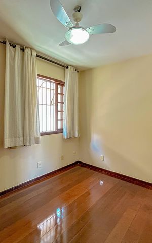 Casa à venda com 300m², 4 quartos e 2 vagas
