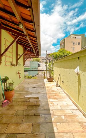 Casa à venda com 300m², 4 quartos e 2 vagas