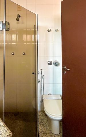 Casa à venda com 300m², 4 quartos e 2 vagas