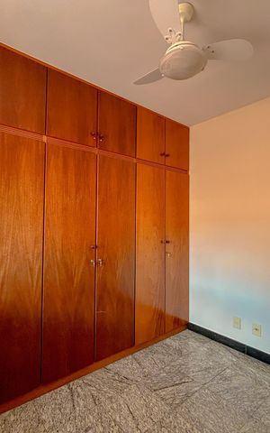 Casa à venda com 300m², 4 quartos e 2 vagas