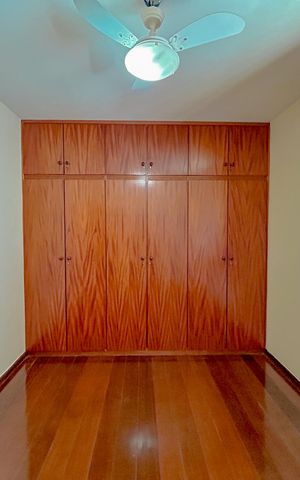 Casa à venda com 300m², 4 quartos e 2 vagas