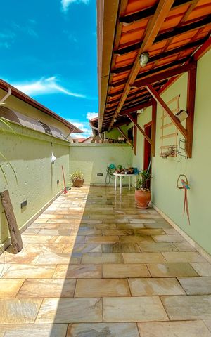 Casa à venda com 300m², 4 quartos e 2 vagas