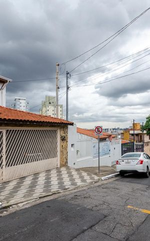 Casa para alugar com 200m², 3 quartos e 2 vagas Casa para alugar com 200m², 3 quartos e 2 vagasFachada