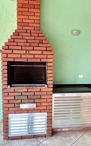 Casa à venda com 168m², 2 quartos e 2 vagas Casa à venda com 168m², 2 quartos e 2 vagasChurrasqueira